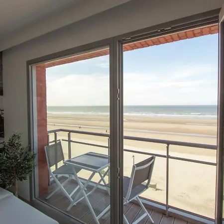 Beachside Apartment Close To De Panne 아파트 *