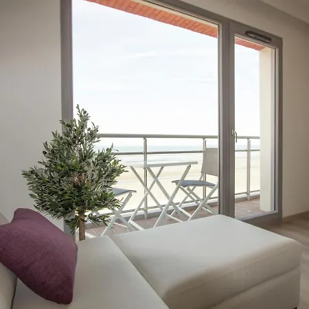 Beachside Apartment Close To De Panne * 브레뒨느