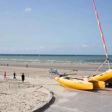 Beachside Apartment Close To De Panne 아파트 *
